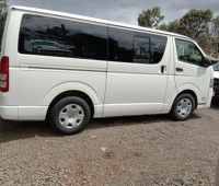 toyota-hiace-small-3