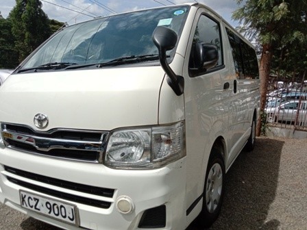 toyota-hiace-big-0