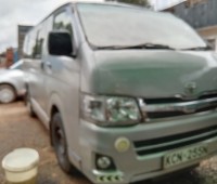 toyota-hiace-small-3