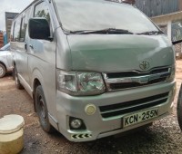 toyota-hiace-small-2