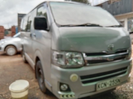 toyota-hiace-big-3