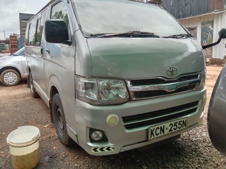 toyota-hiace-big-2