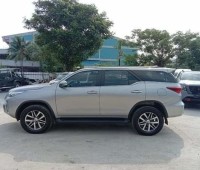 toyota-fortuner-small-3