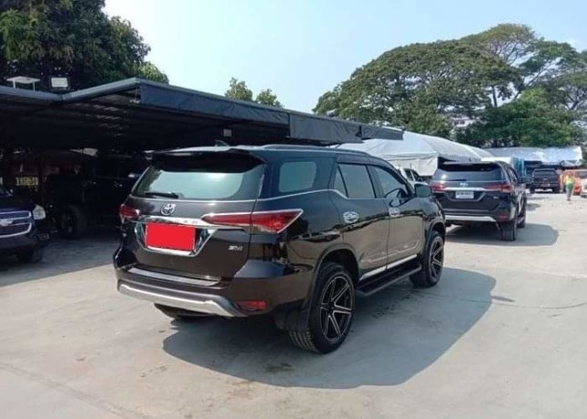 toyota-fortuner-big-0