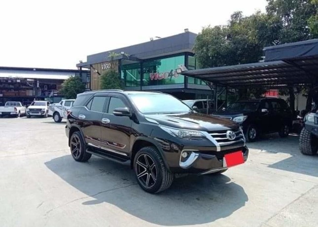 toyota-fortuner-big-2