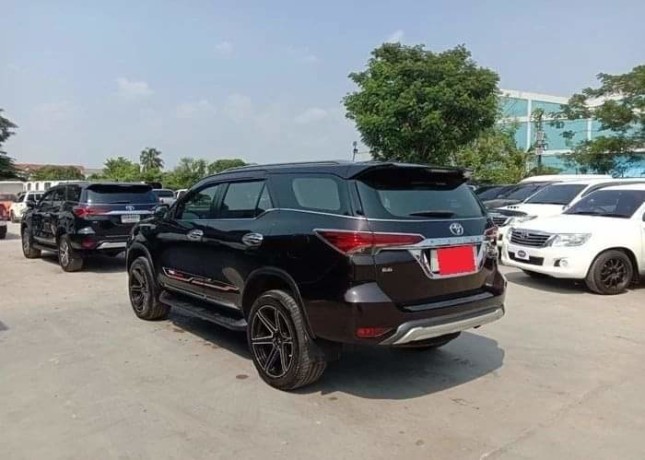 toyota-fortuner-big-1