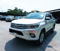 toyota-hilux-small-2