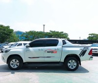 toyota-hilux-small-0