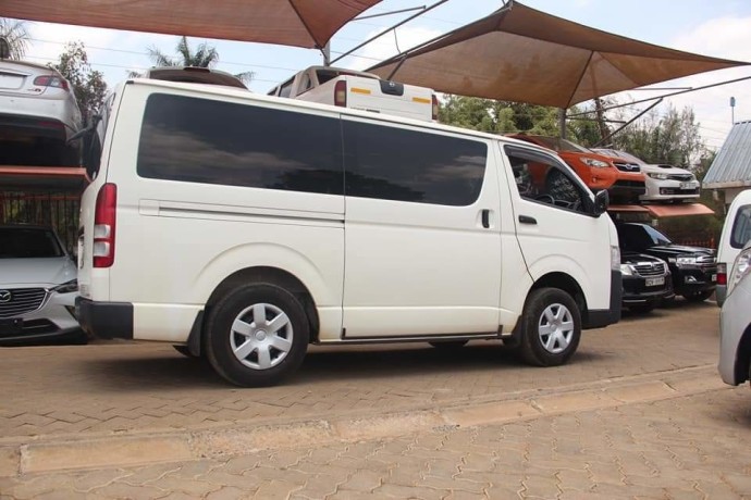 toyota-hiace-big-3