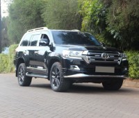 toyota-land-cruiser-v8-small-5