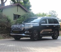 toyota-land-cruiser-v8-small-1