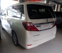 toyota-alphard-small-1