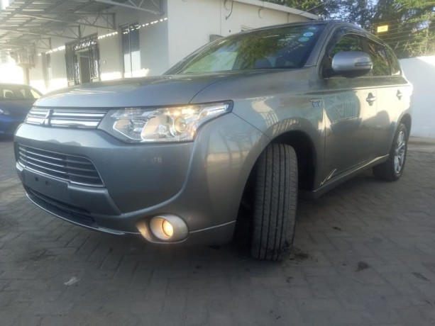 mitsubishi-outlander-big-0