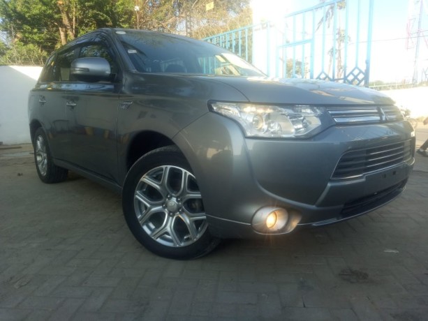 mitsubishi-outlander-big-1