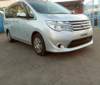 nissan-serena-small-0