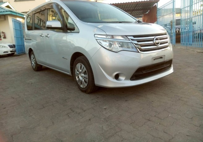 nissan-serena-big-0