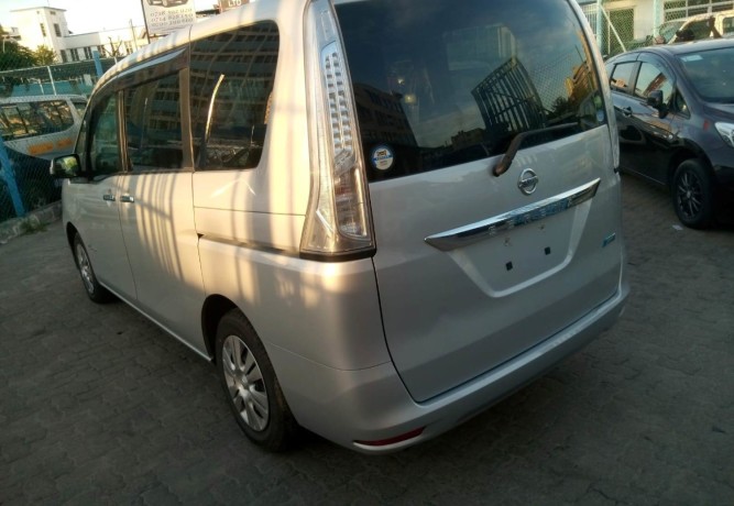 nissan-serena-big-4