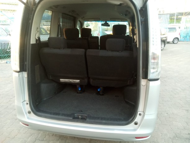 nissan-serena-big-1