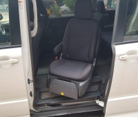 toyota-noah-small-2