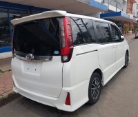 toyota-noah-small-1