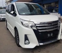 toyota-noah-small-0