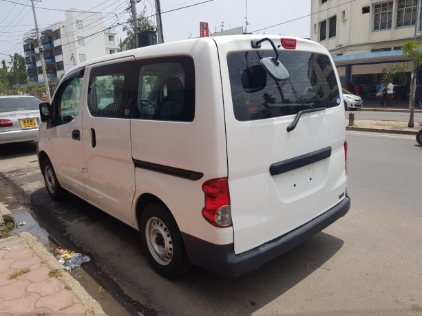 nissan-nv-200-big-4