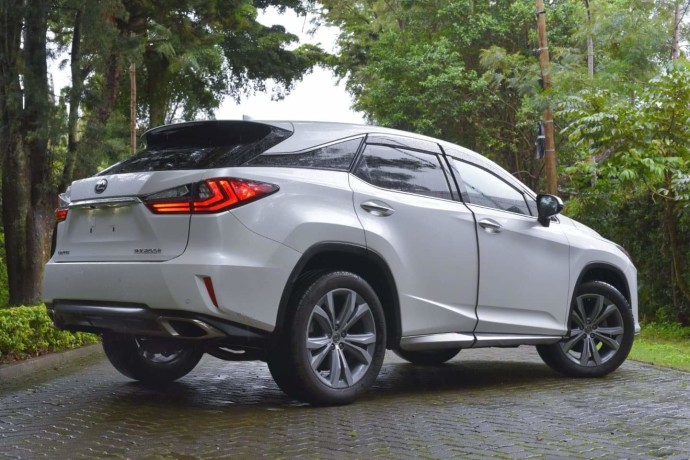 lexus-rx200t-big-1