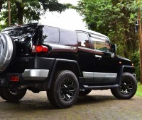 toyota-fj-cruiser-small-4