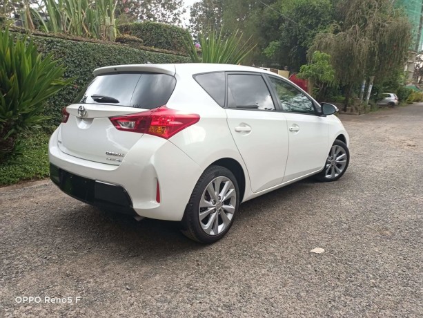 toyota-auris-big-2