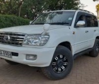 toyota-landcruiser-small-2