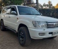 toyota-landcruiser-small-0