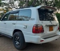 toyota-landcruiser-small-1