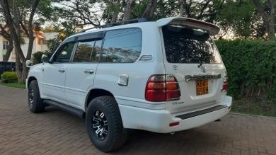 toyota-landcruiser-big-1