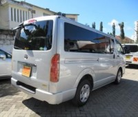 toyota-hiace-small-3