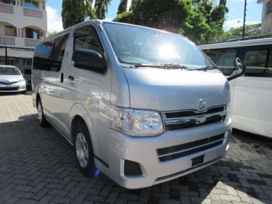 toyota-hiace-big-0