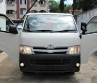 toyota-hiace-small-1