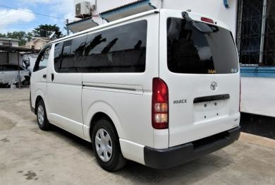 toyota-hiace-big-2