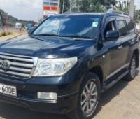 toyota-landcruiser-v8-small-1