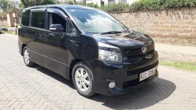 toyota-voxy-big-2