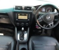 volkswagen-jetta-small-5