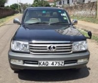 toyota-landcruiser-small-0