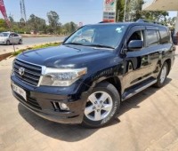 toyota-landcruiser-small-4