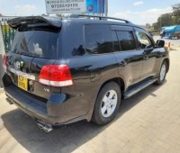 toyota-landcruiser-small-2