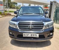 toyota-landcruiser-v8-small-0