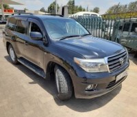 toyota-landcruiser-v8-small-5