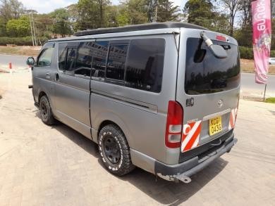 toyota-hiace-big-3