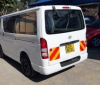 toyota-hiace-small-3