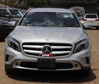 mercedes-benz-gla-250-4matic-small-0