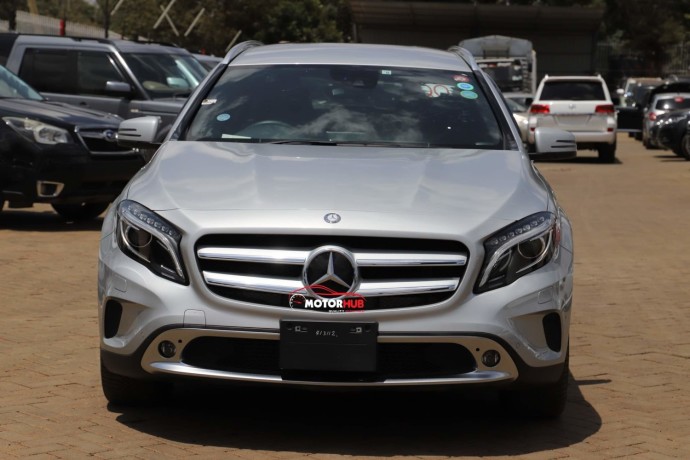 mercedes-benz-gla-250-4matic-big-0