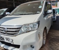 nissan-serena-small-0